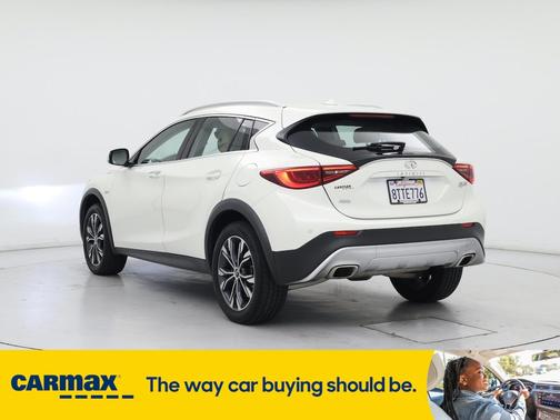 2017 INFINITI QX30 Premium