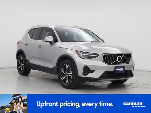 2024 Volvo XC40 B5 Core Dark Theme