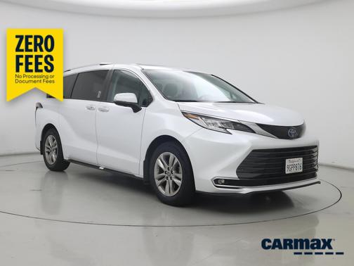 White 2023 Toyota Sienna Limited