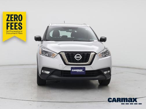 Silver 2019 Nissan Kicks SR