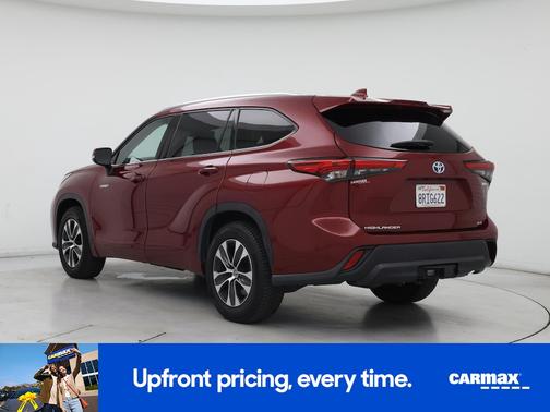 Red 2020 Toyota Highlander Hybrid XLE