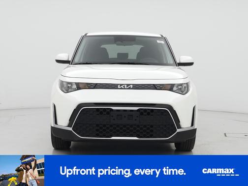 White 2025 Kia Soul LX