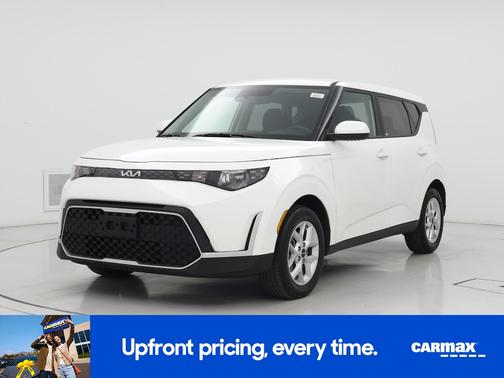 White 2025 Kia Soul LX