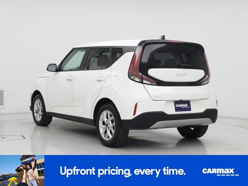 White 2025 Kia Soul LX