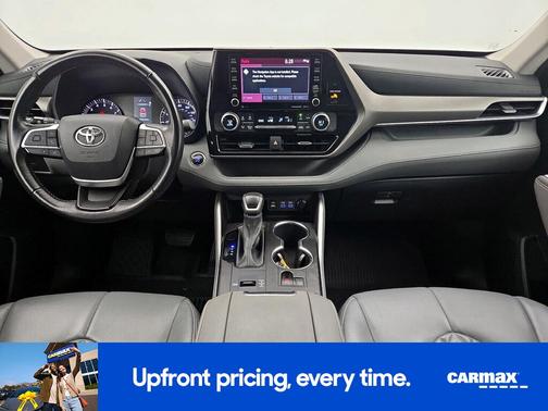 Silver 2022 Toyota Highlander LE