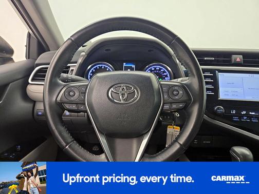 White 2018 Toyota Camry SE
