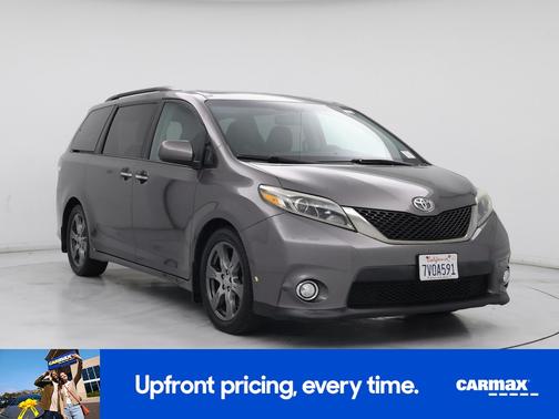 Green 2017 Toyota Sienna SE Premium