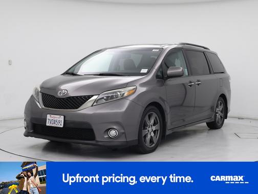 Green 2017 Toyota Sienna SE Premium