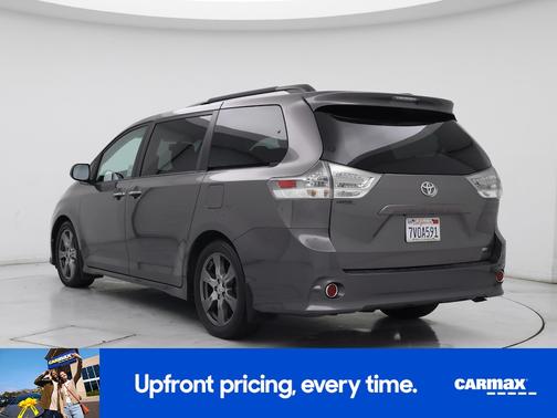 Green 2017 Toyota Sienna SE Premium