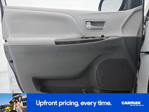White 2019 Toyota Sienna XLE Premium