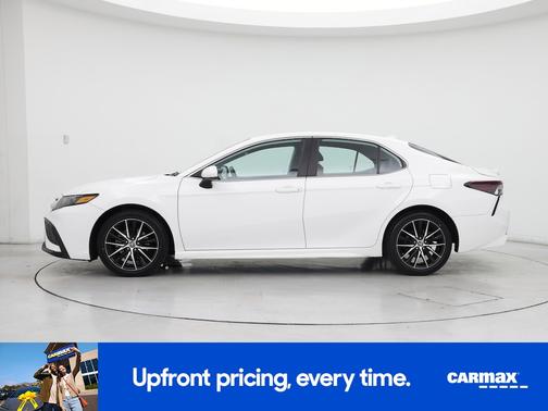 White 2021 Toyota Camry SE