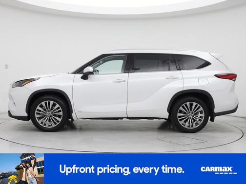 White 2022 Toyota Highlander Hybrid Platinum