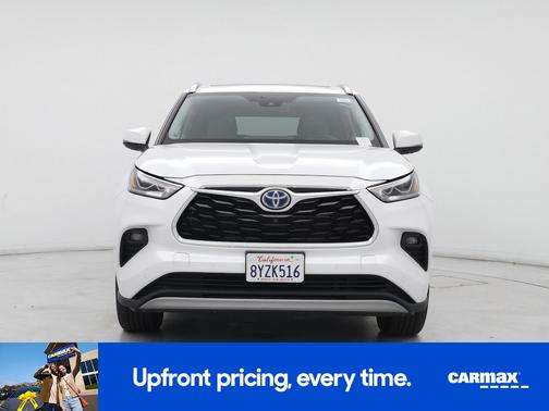 White 2022 Toyota Highlander Hybrid Platinum