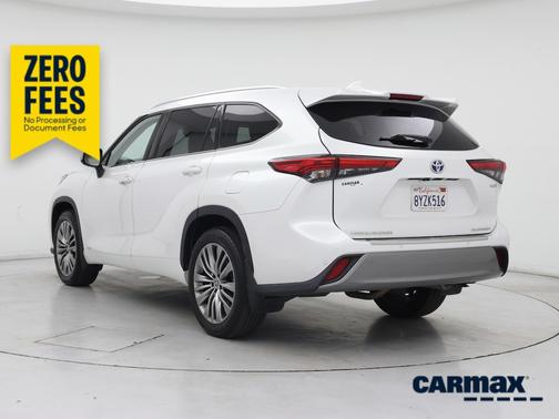 White 2022 Toyota Highlander Hybrid Platinum