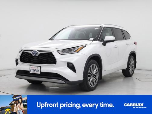 White 2022 Toyota Highlander Hybrid Platinum