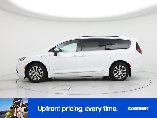 White 2023 Chrysler Pacifica Hybrid Pinnacle