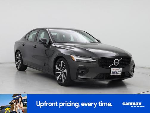 2022 Volvo S60 B5 Momentum