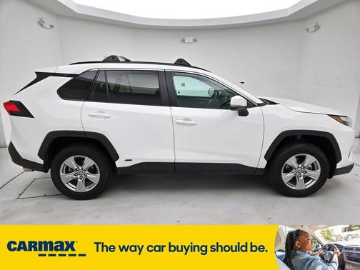 2022 Toyota RAV4 Hybrid XLE