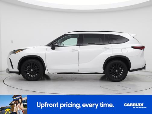 White 2024 Toyota Highlander XSE