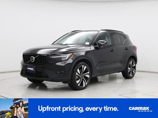 2025 Volvo XC40 B5 Plus Dark Theme