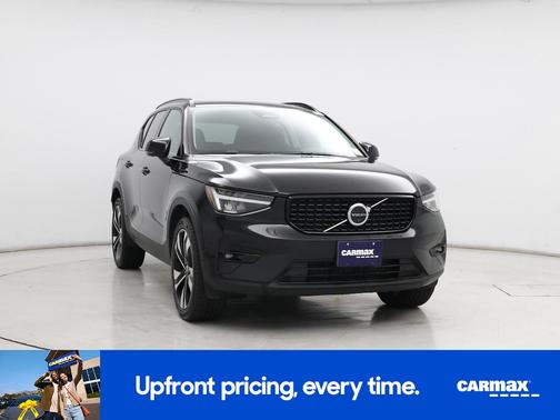 2025 Volvo XC40 B5 Plus Dark Theme