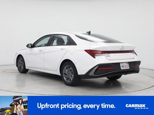 White 2024 Hyundai ELANTRA SEL