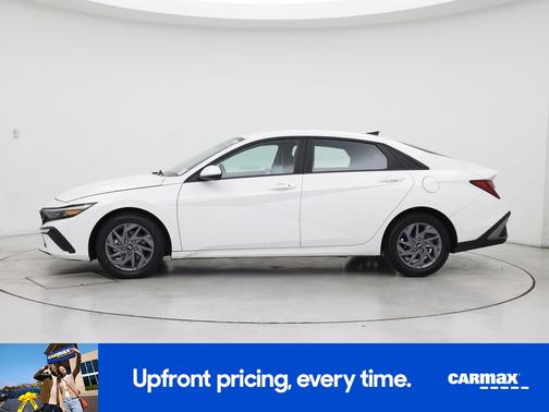 White 2024 Hyundai ELANTRA SEL