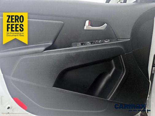 White 2015 Kia Sportage LX
