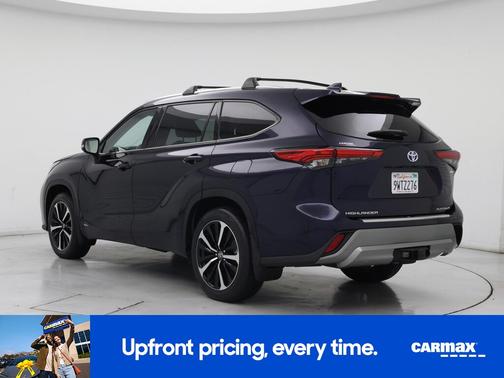Blue 2022 Toyota Highlander Hybrid Platinum