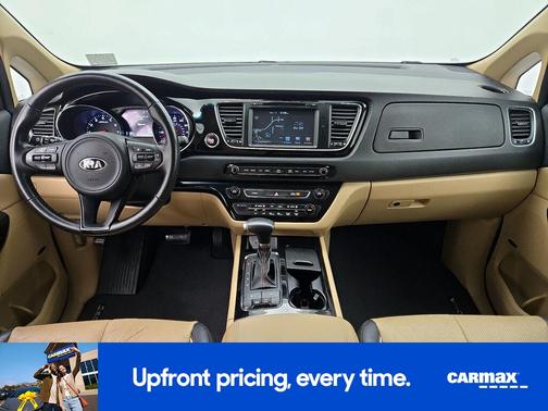 White 2018 Kia Sedona SX