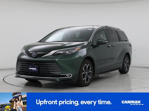 Green 2025 Toyota Sienna Platinum