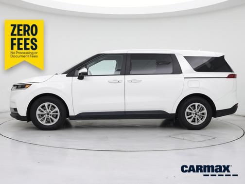 White 2024 Kia Carnival LX