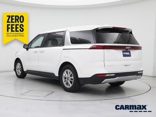 White 2024 Kia Carnival LX