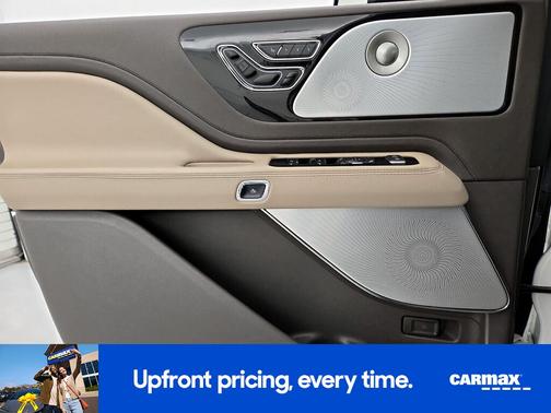 White 2023 Lincoln Aviator Reserve