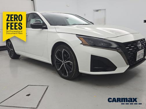 White 2023 Nissan Altima SR