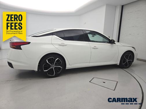 White 2023 Nissan Altima SR