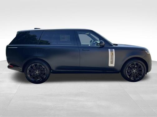 2024 Land Rover Range Rover P615 SV