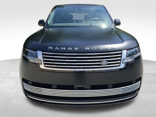 2024 Land Rover Range Rover P615 SV