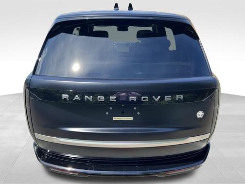 2024 Land Rover Range Rover P615 SV