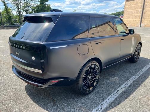 2024 Land Rover Range Rover P615 SV