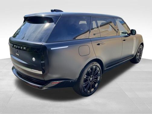 2024 Land Rover Range Rover P615 SV