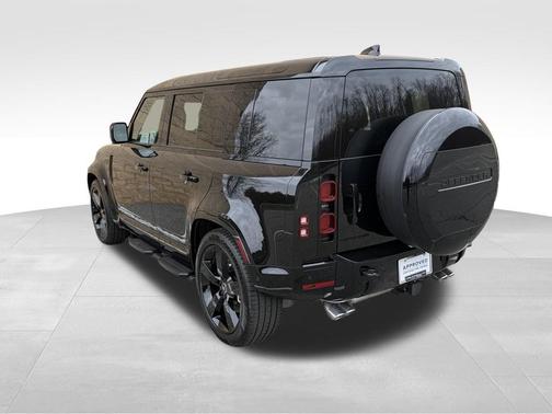 2025 Land Rover Defender P500 X-Dynamic SE