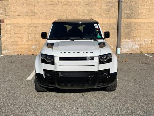 2025 Land Rover Defender P400 X-Dynamic SE