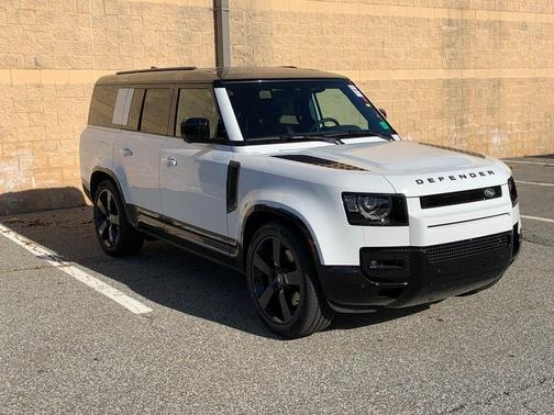 2025 Land Rover Defender P400 X-Dynamic SE