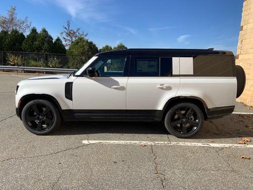 2025 Land Rover Defender P400 X-Dynamic SE