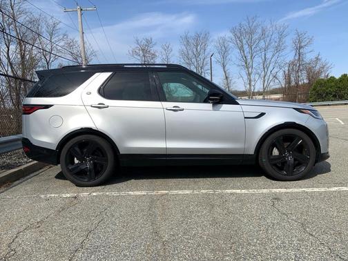 2024 Land Rover Discovery P300 Dynamic SE