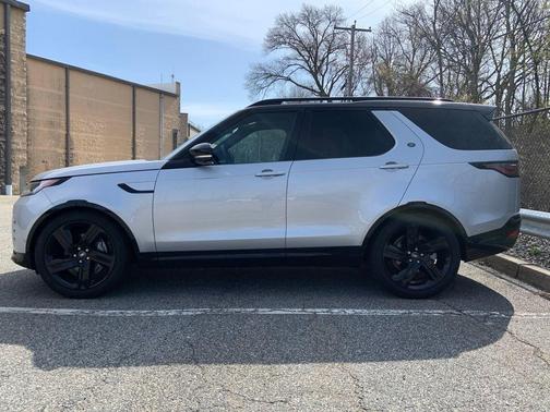 2024 Land Rover Discovery P300 Dynamic SE
