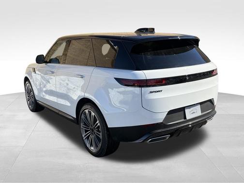 Fuji White 2026 Land Rover Range Rover Sport SE