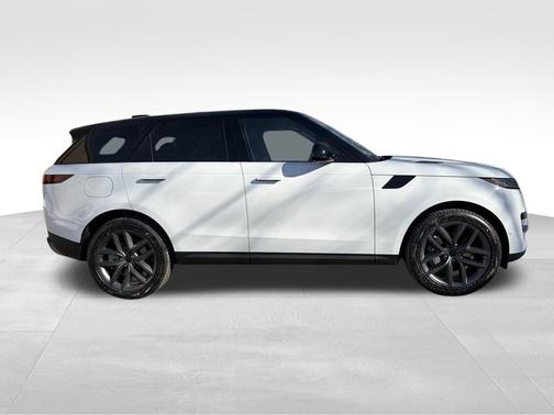 Fuji White 2026 Land Rover Range Rover Sport SE