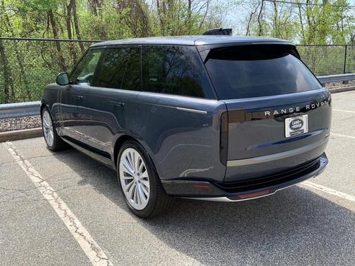 2025 Land Rover Range Rover P530 SE